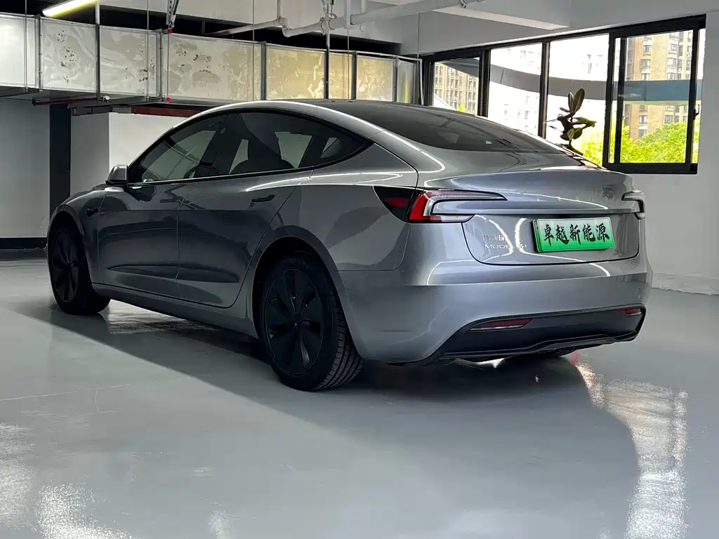 Tesla Model 3 — миниатюра 13