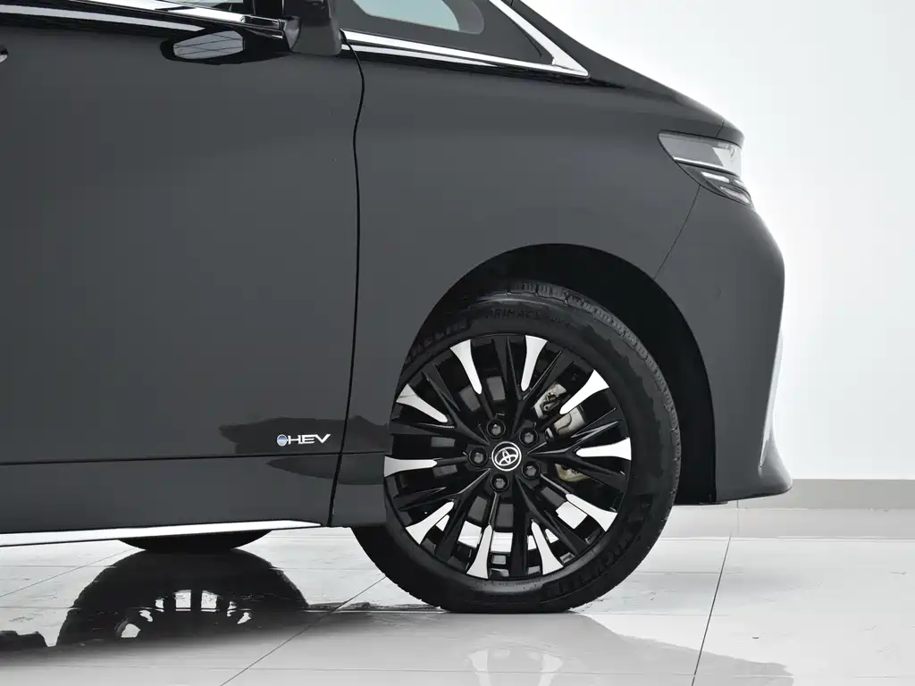 Toyota Alphard — миниатюра 5
