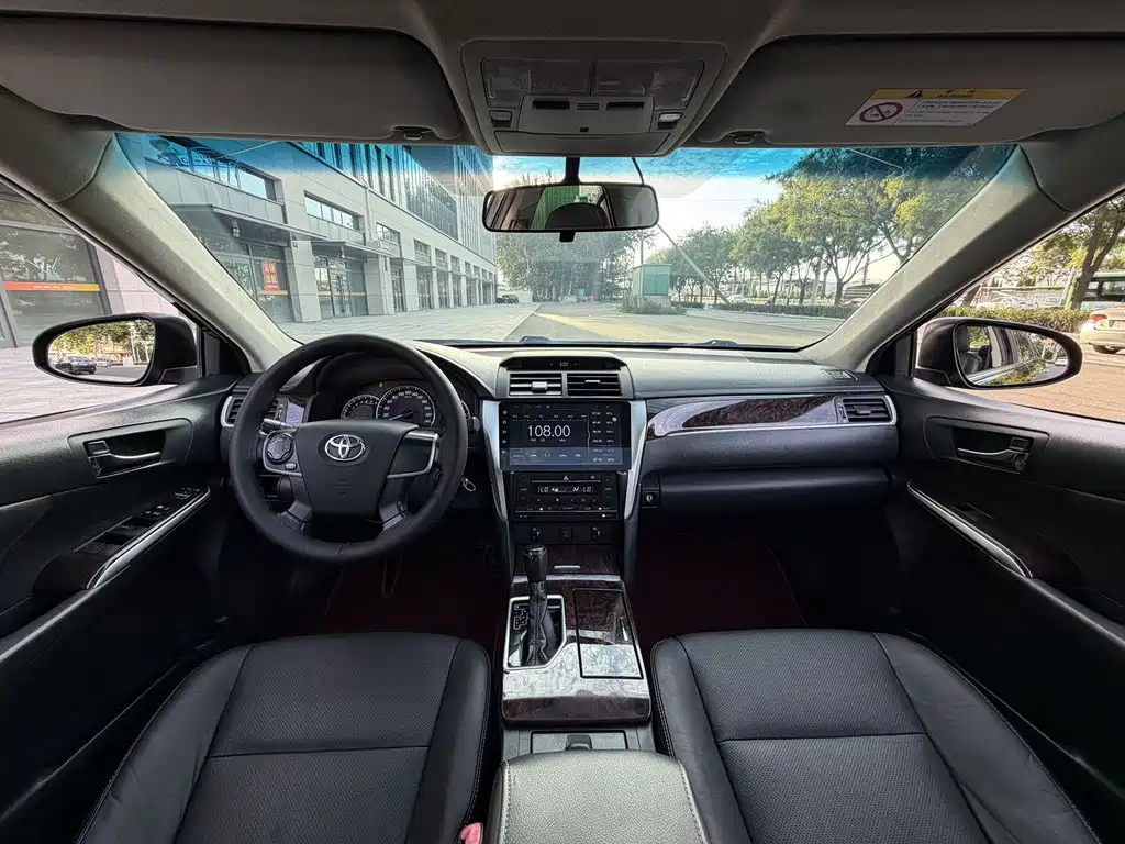 Toyota Camry — миниатюра 9