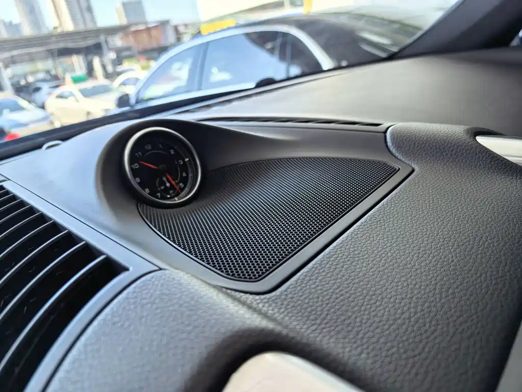 Porsche Cayenne — миниатюра 9