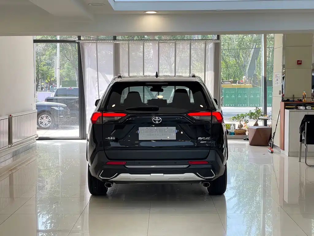 Toyota RAV4 — миниатюра 5