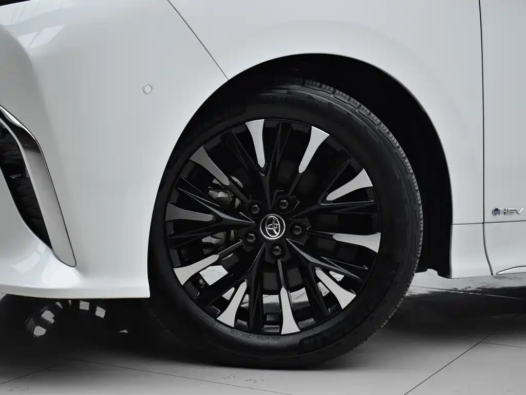 Toyota Alphard — миниатюра 28