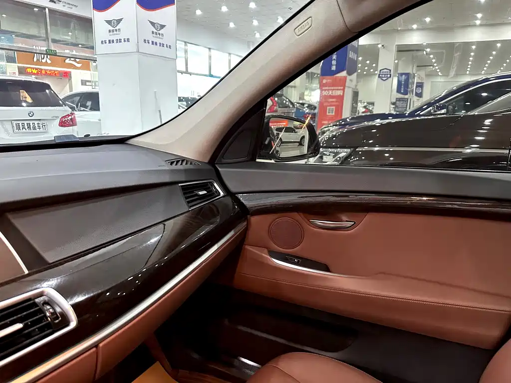 BMW 5 Series GT — миниатюра 8
