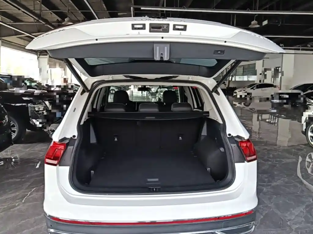 Volkswagen Tiguan L — миниатюра 19