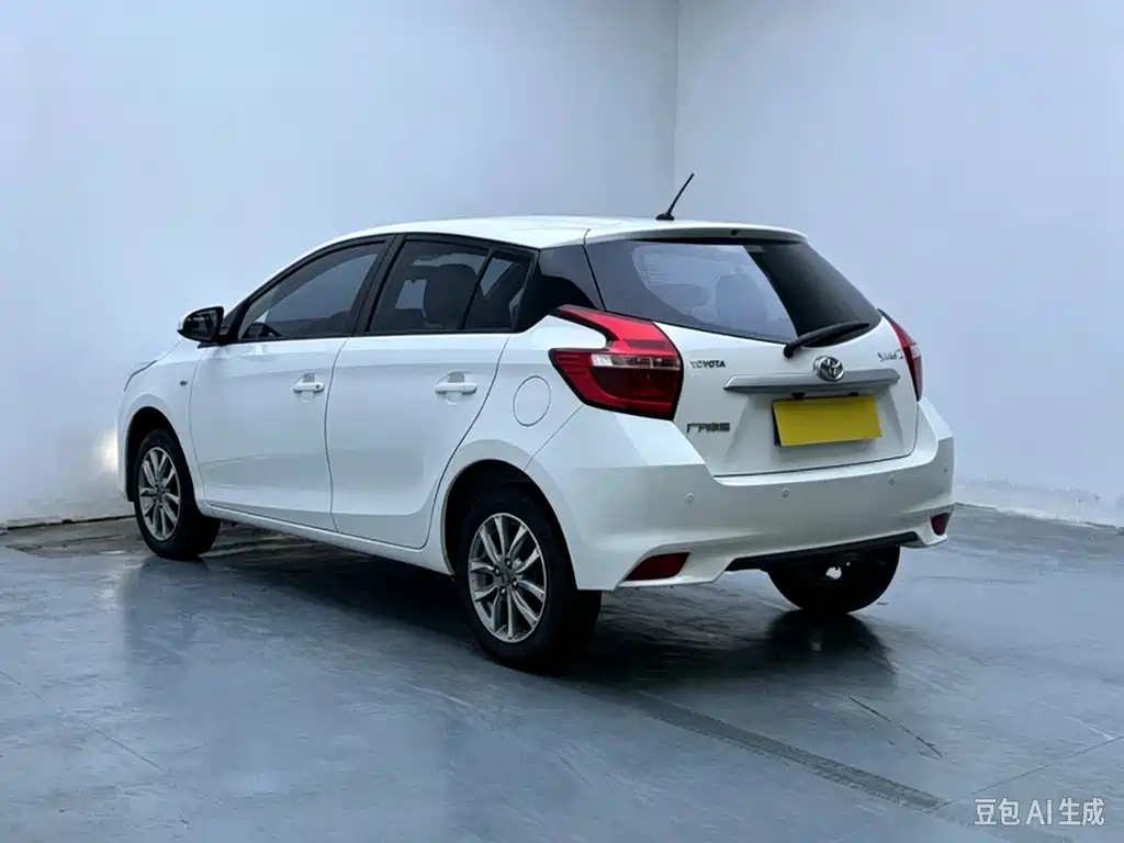 Toyota Yaris L — миниатюра 2