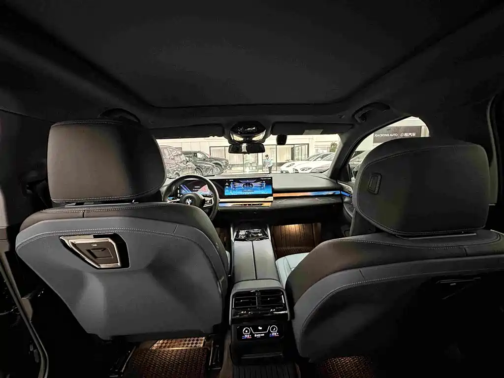 BMW 5 Series — миниатюра 25