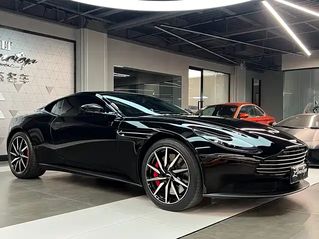 ASTON MARTIN DB11