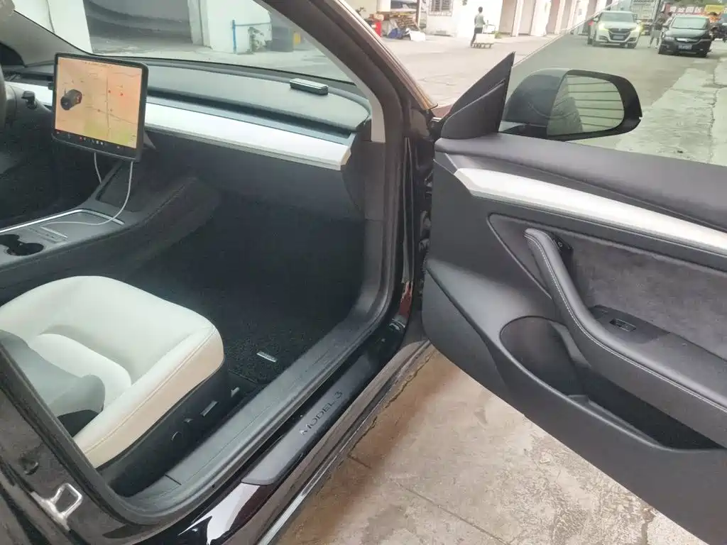 Tesla Model 3 — миниатюра 18