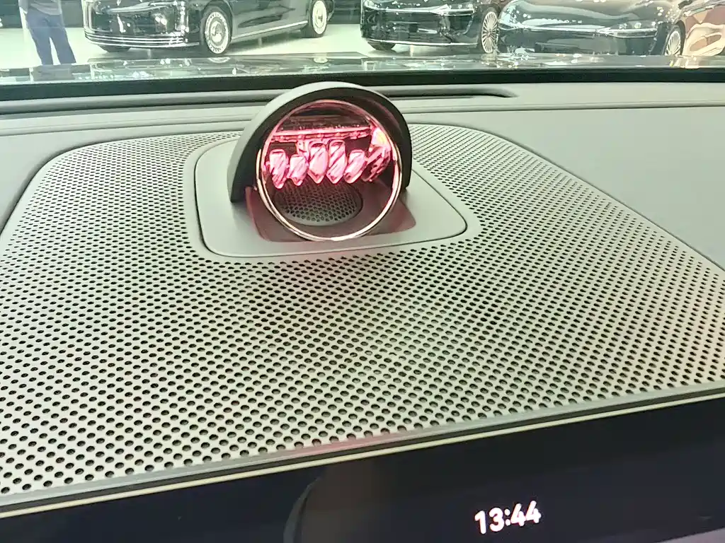 AITO ASK THE WORLD M8