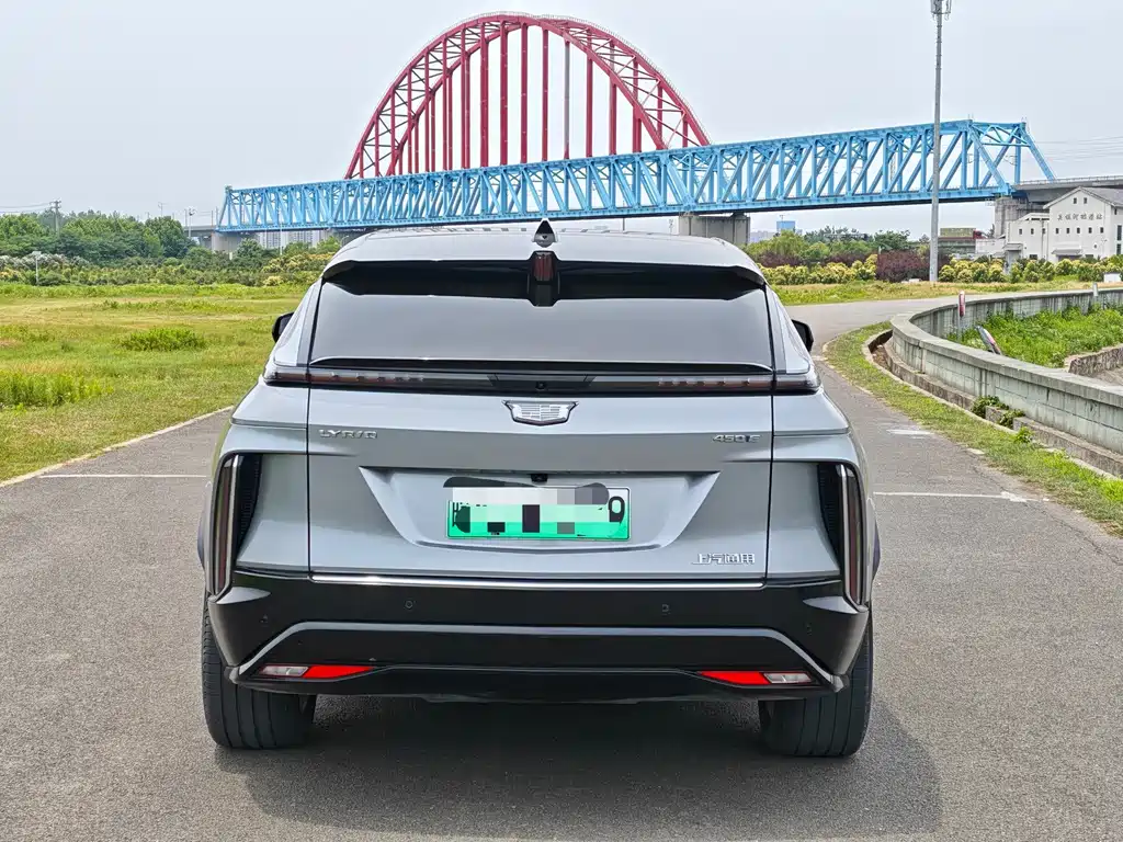 Cadillac IQ 2022 Luxury