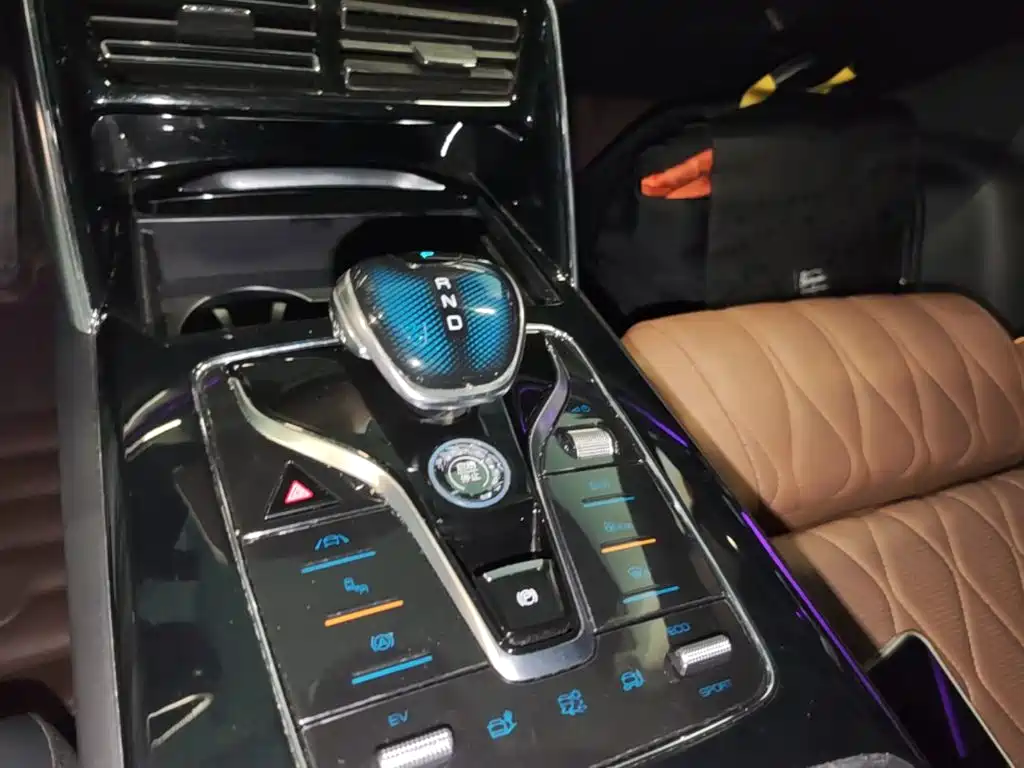 BYD Tang New Energy — миниатюра 10