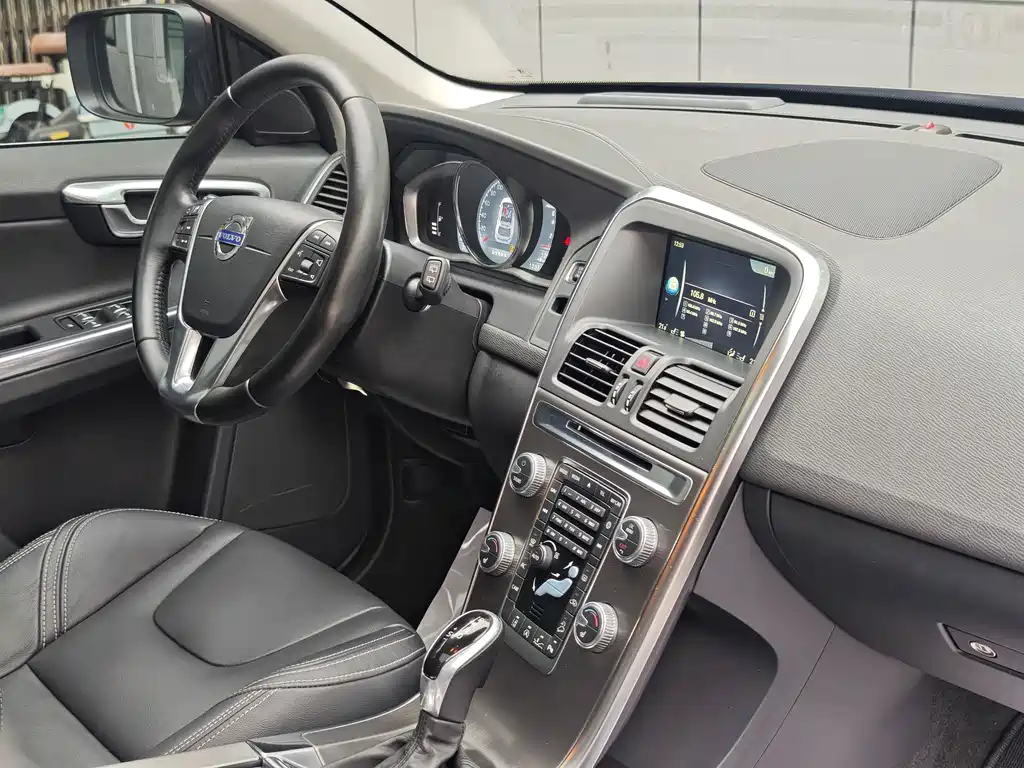 Volvo XC60 — миниатюра 9
