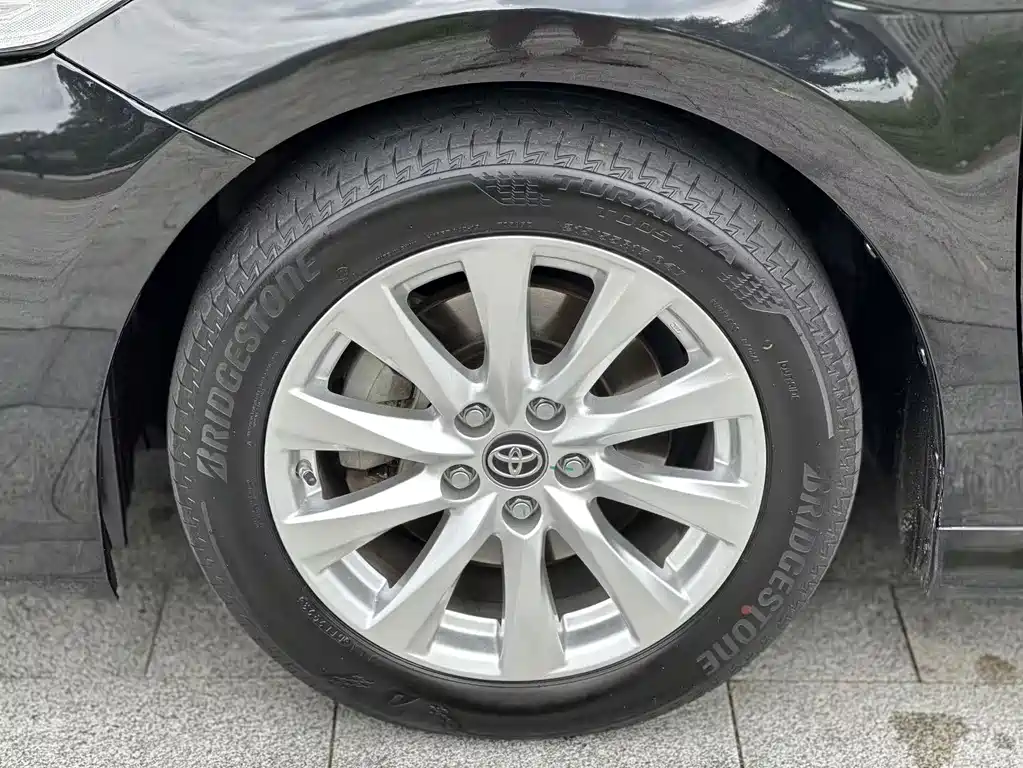 Toyota Camry — миниатюра 16