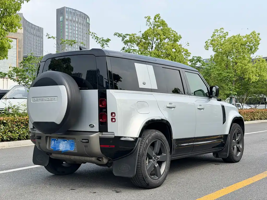 Land Rover Defender — миниатюра 4