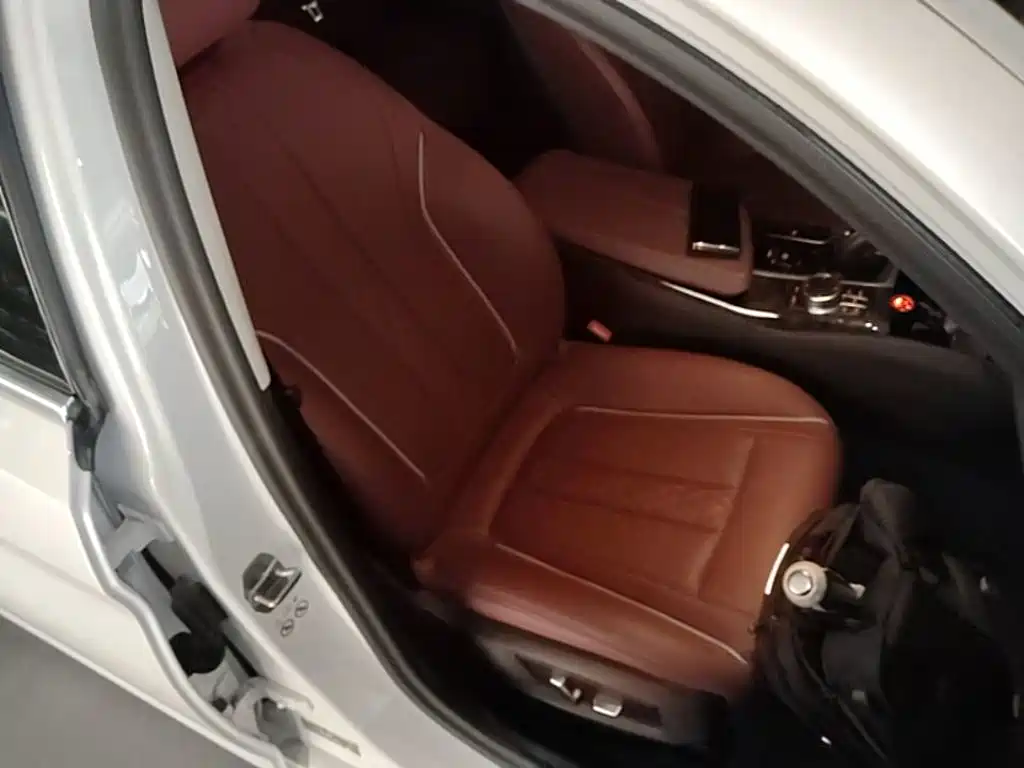 BMW 5 Series — миниатюра 25