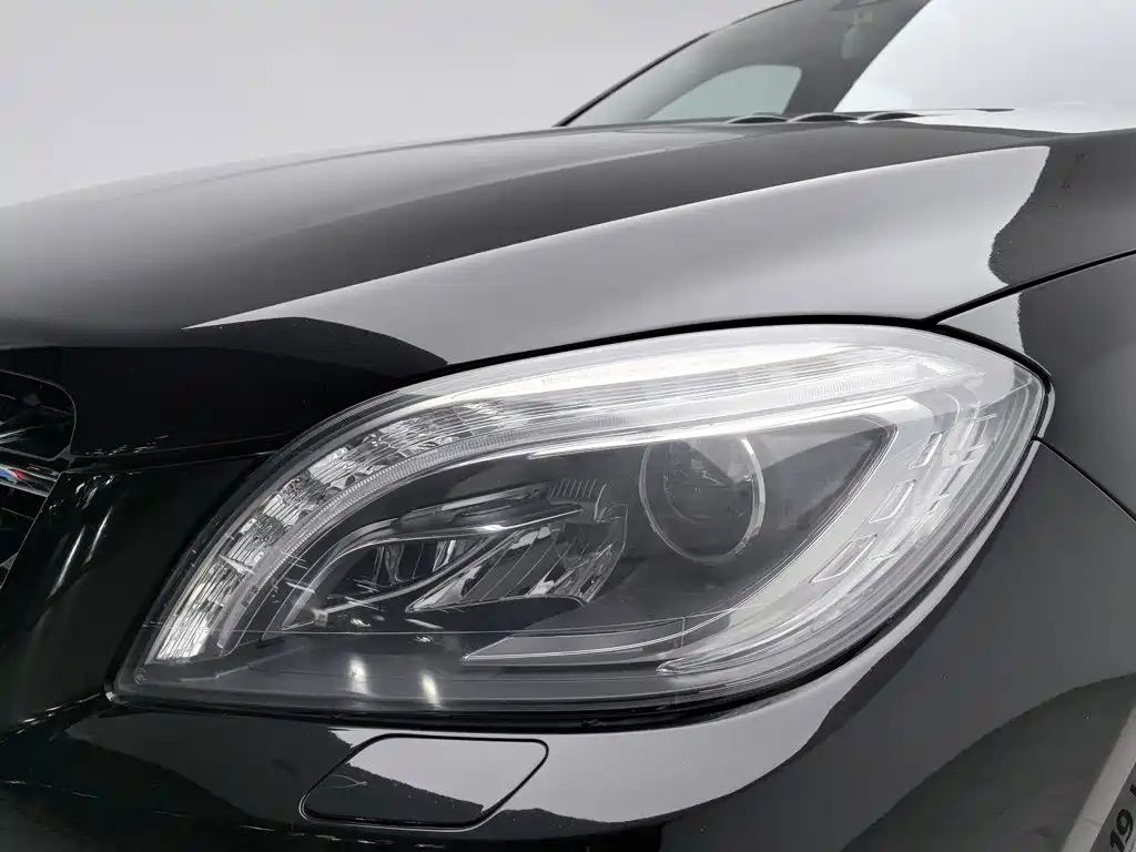 Mercedes-Benz M-Class — миниатюра 7