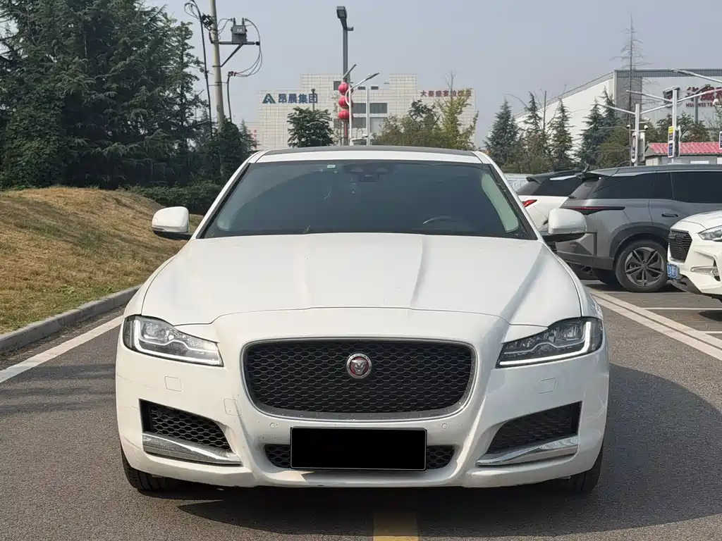 Jaguar XFL — миниатюра 2
