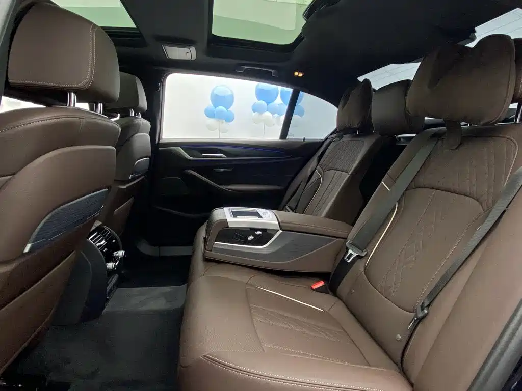 BMW 5 Series — миниатюра 22
