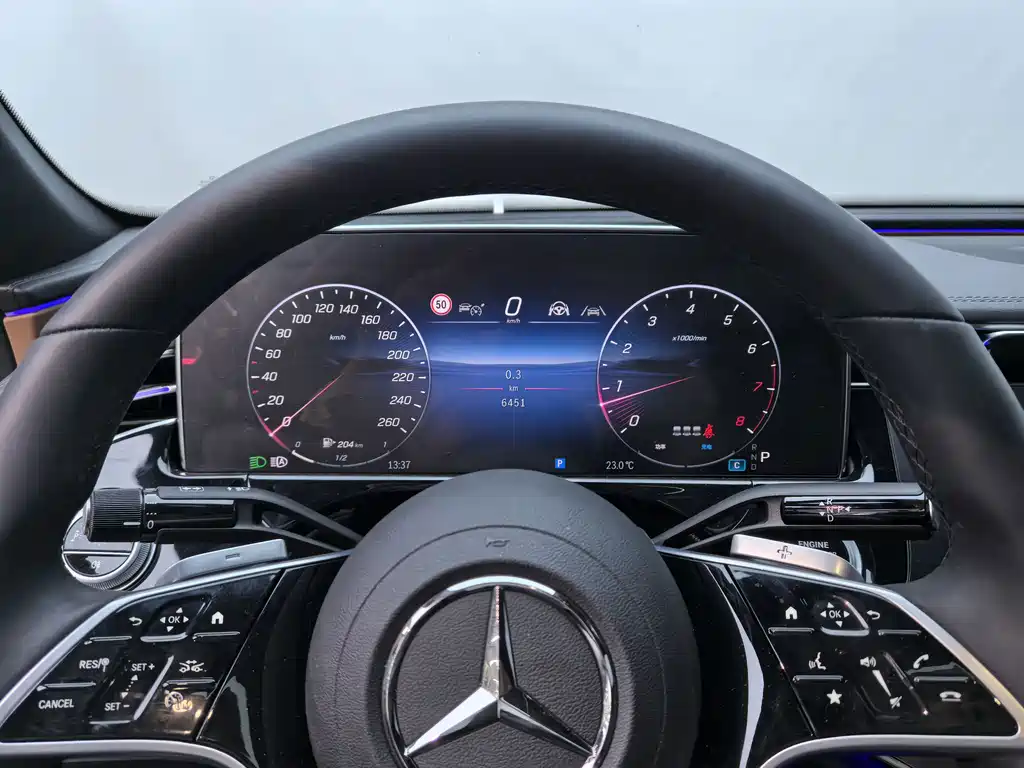 Mercedes-Benz E-Class — миниатюра 12