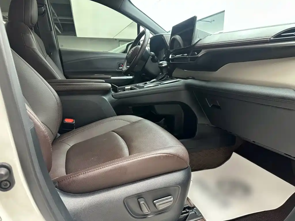 Toyota Granvia — миниатюра 5