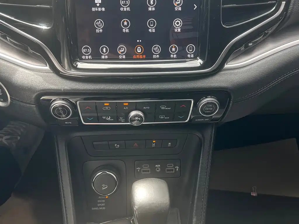 Jeep Grand Commander — миниатюра 15