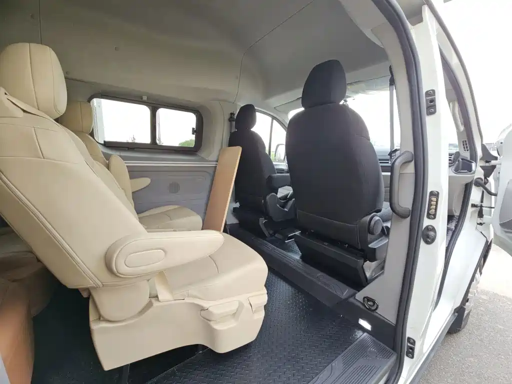 MAXUS V70 — миниатюра 10
