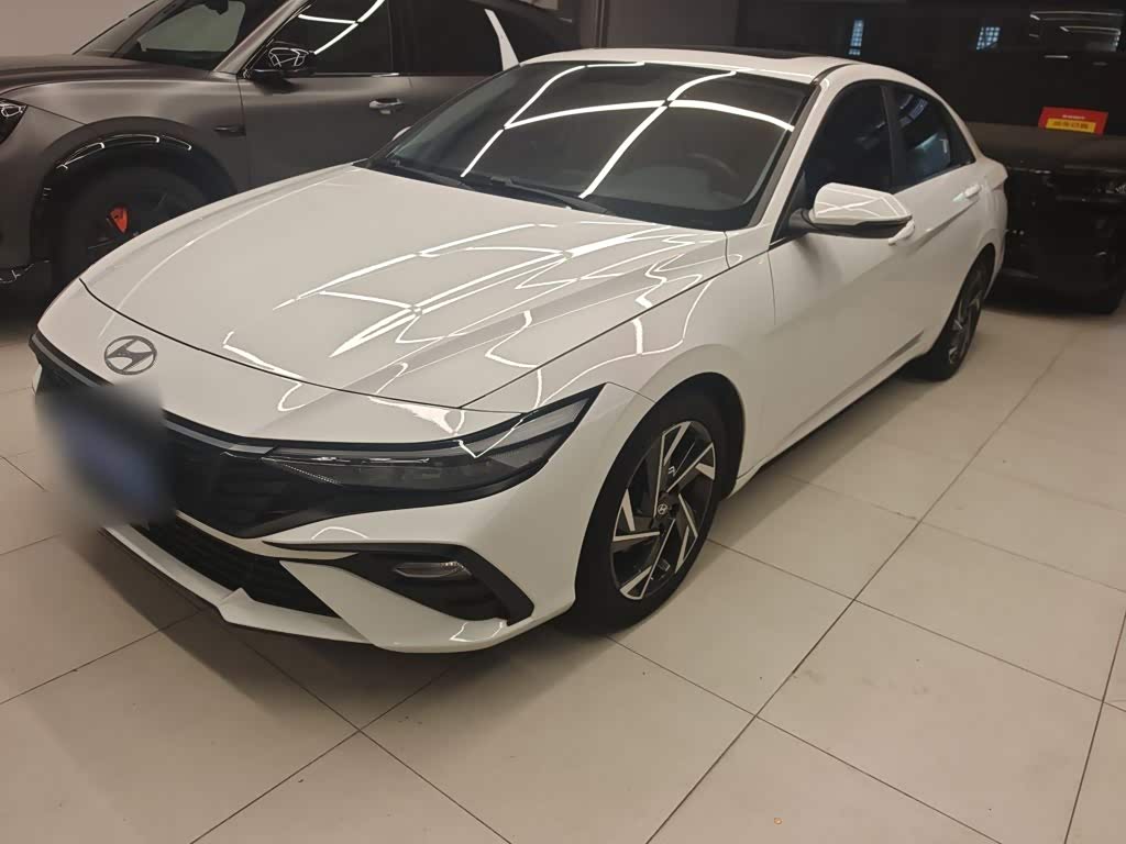 Hyundai Elantra 1.5 л 2024 г. Белый, пробег 44700 км