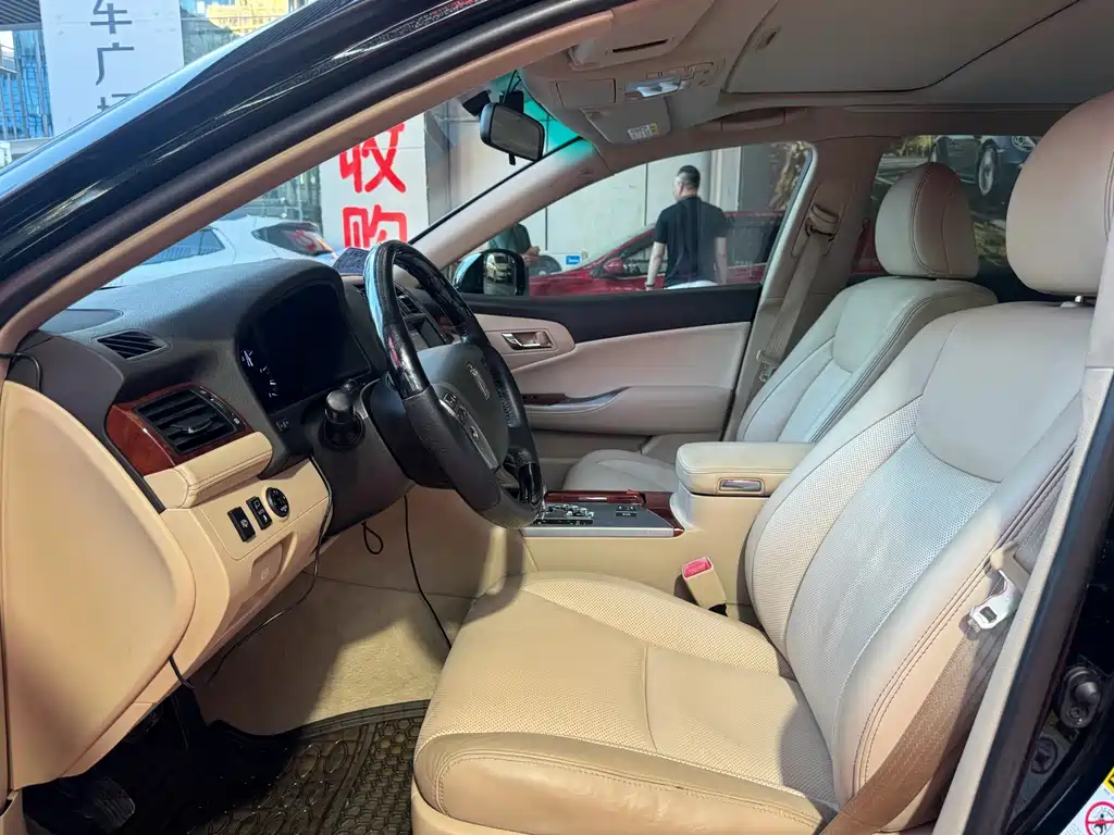 Toyota Crown — миниатюра 8