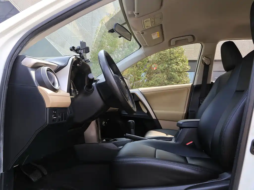 Toyota RAV4 — миниатюра 14