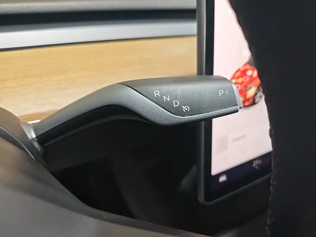 Tesla Model Y — миниатюра 14