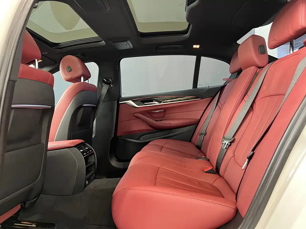 BMW 5 Series — миниатюра 8