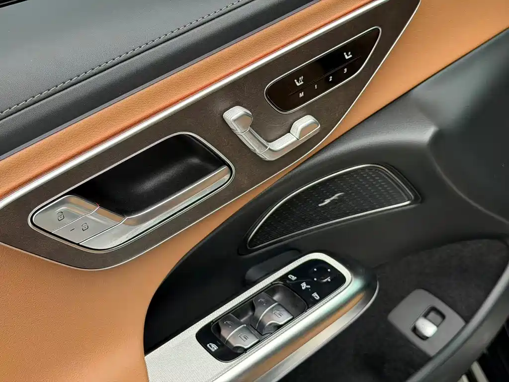 Mercedes-Benz E-Class — миниатюра 7