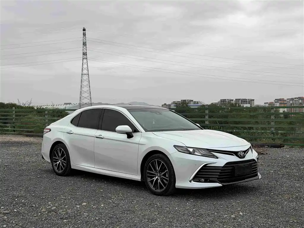Toyota Camry — миниатюра 3
