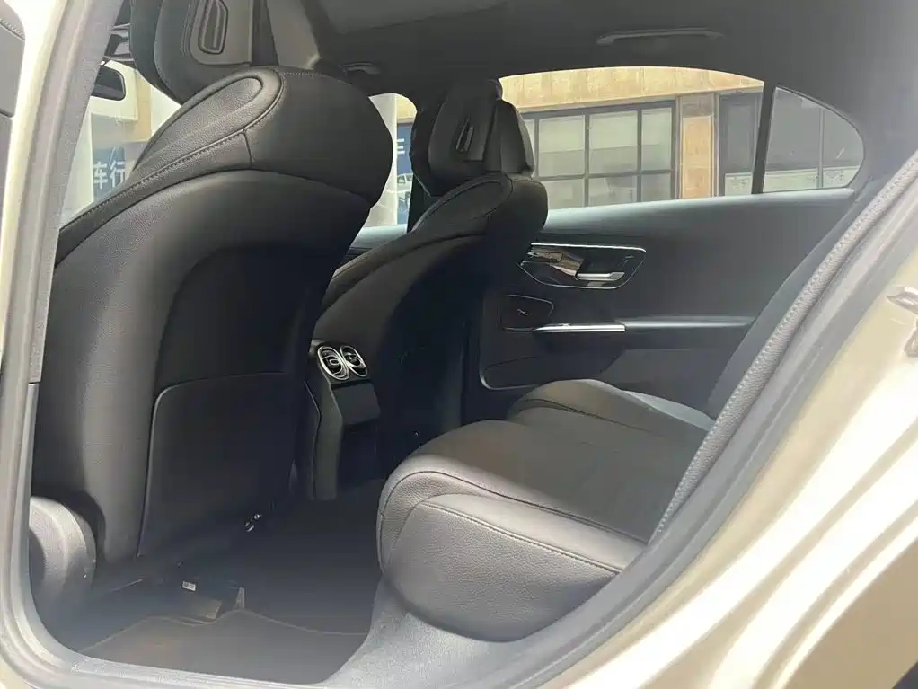 Mercedes-Benz C-Class — миниатюра 10