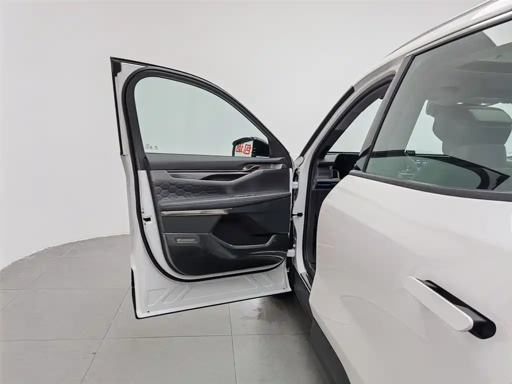 Ford Edge 2023 L 2.0T EcoBoost мест Luxury