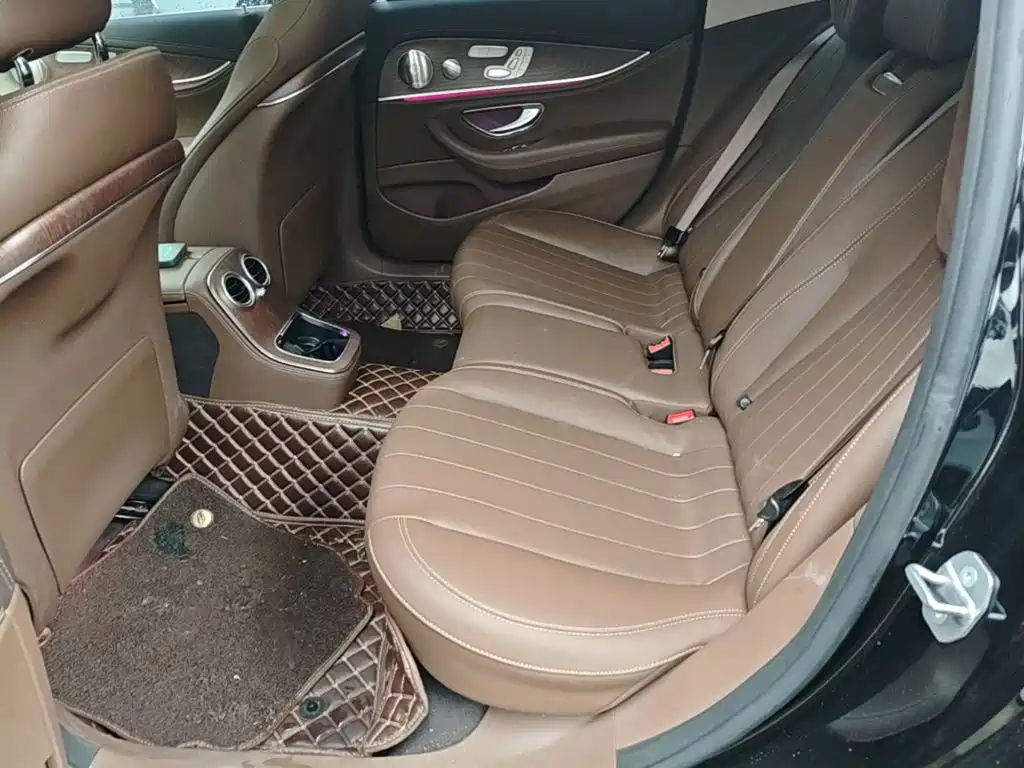 Mercedes-Benz E-Class — миниатюра 17