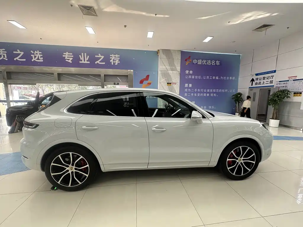 Porsche Cayenne — миниатюра 4