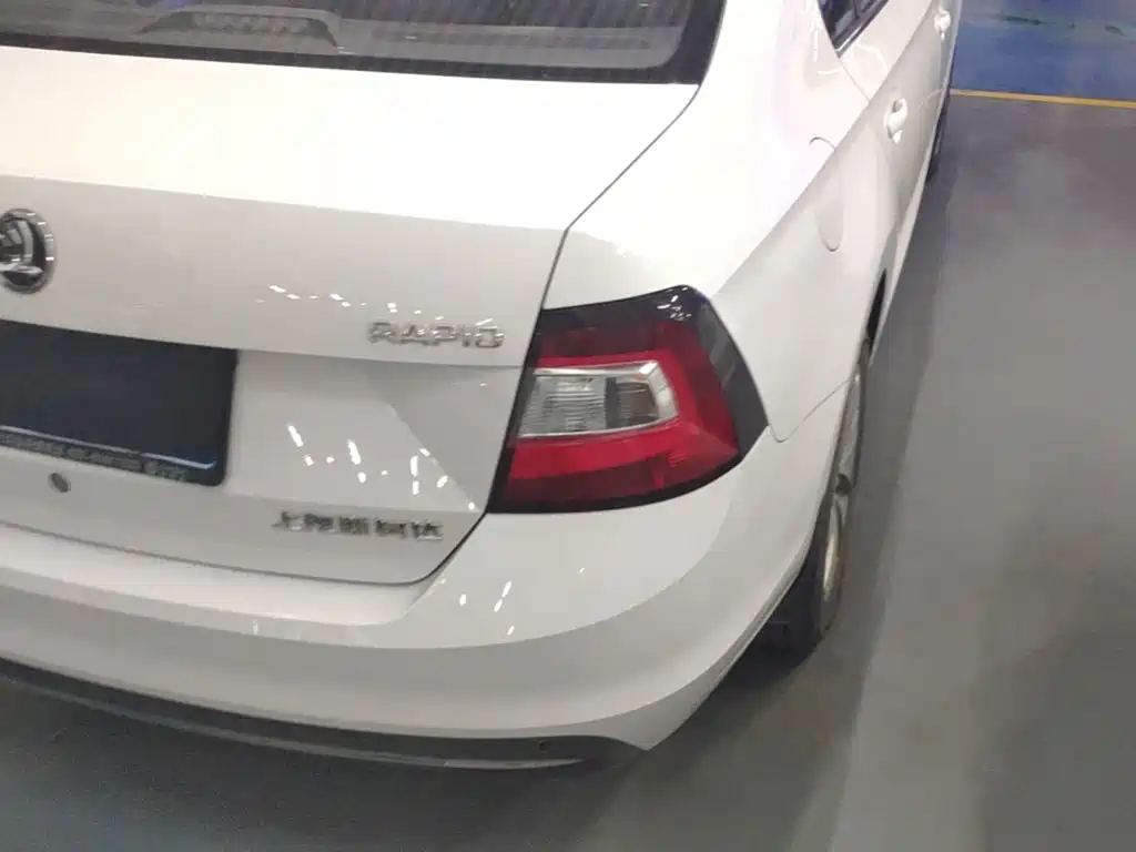 Skoda Rapid — миниатюра 8