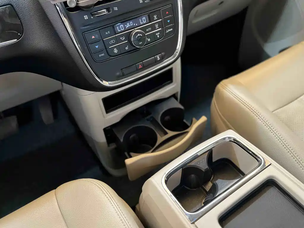 Chrysler Grand Voyager (Import) 3.6L Comfort Edition, фото 9