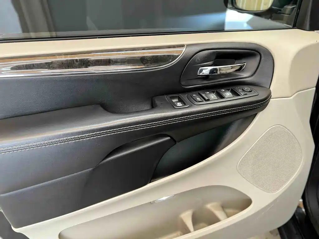 Chrysler Grand Voyager (Import) 3.6L Comfort Edition, фото 26