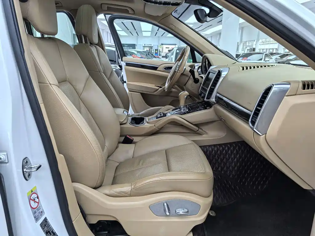 Porsche Cayenne — миниатюра 12