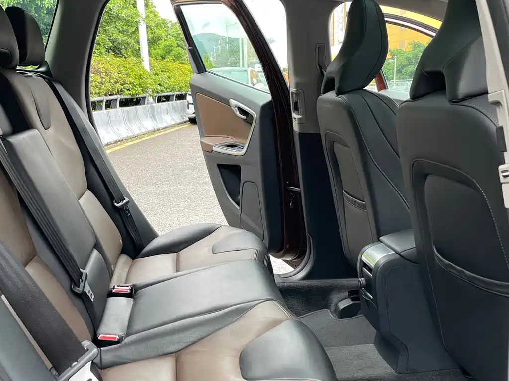 Volvo XC60 — миниатюра 11