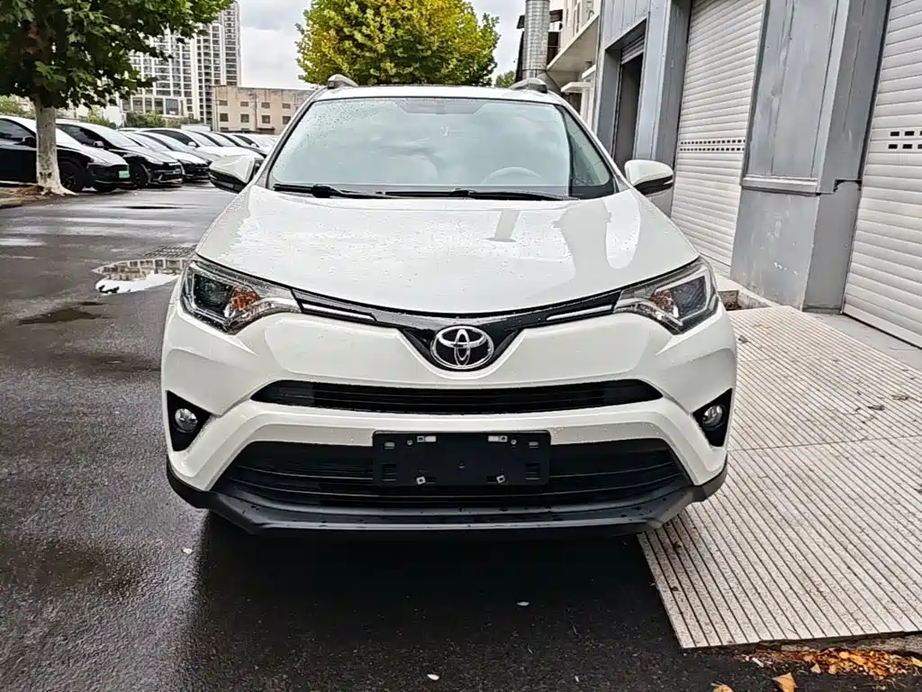 Toyota RAV4 — миниатюра 3