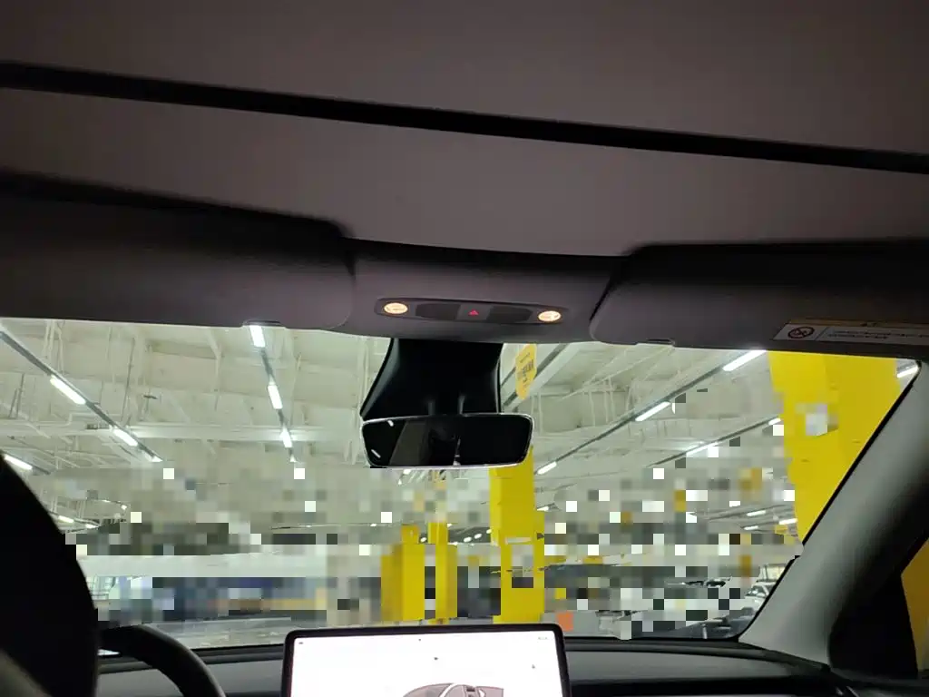 Tesla Model Y — миниатюра 18