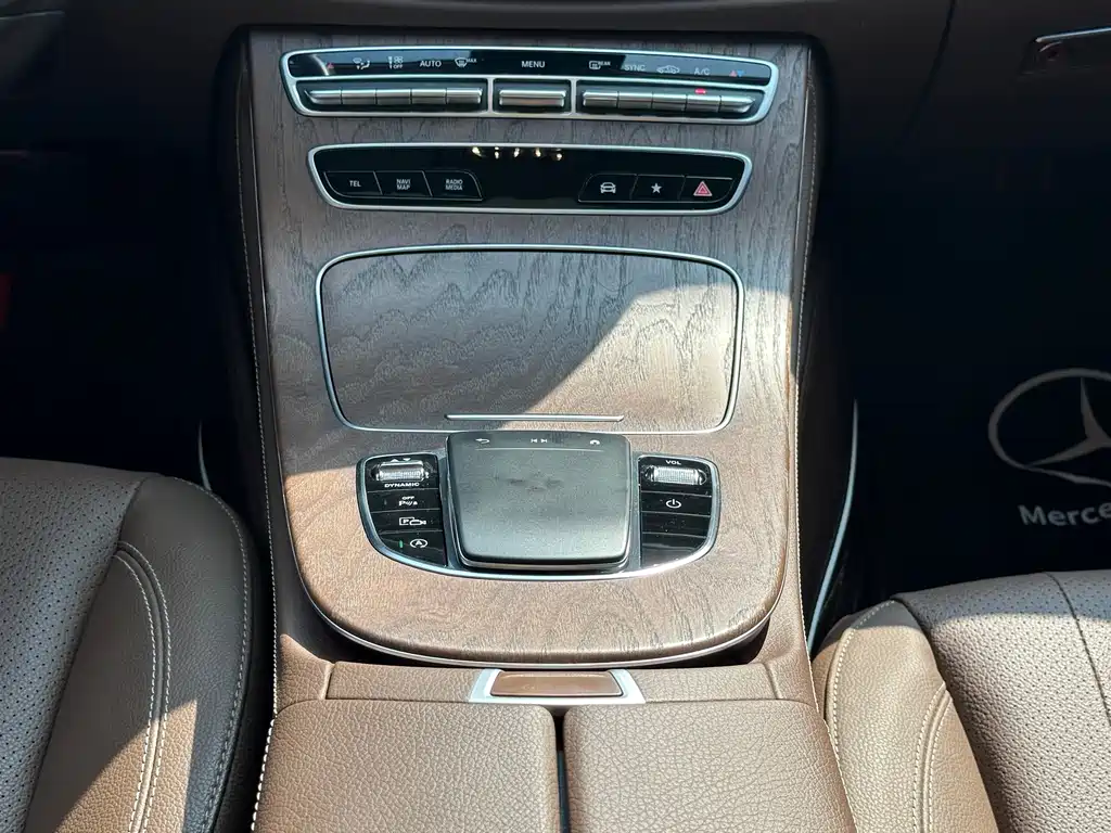 Mercedes-Benz E-Class — миниатюра 13