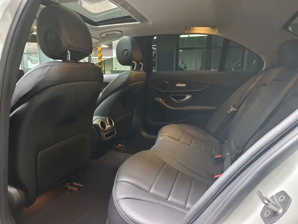 Mercedes-Benz C-Class — миниатюра 9