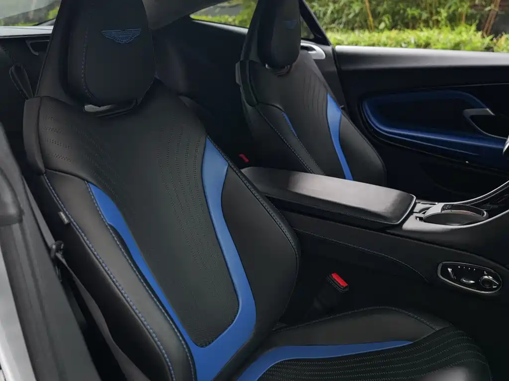 Aston Martin DB11 — миниатюра 15