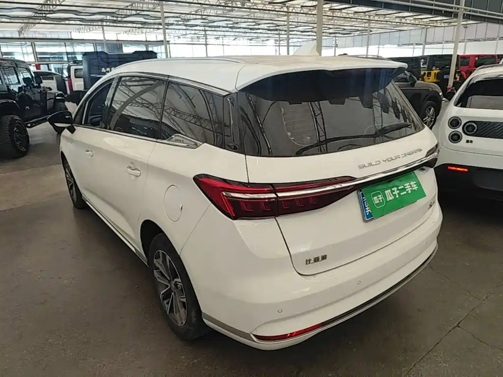 BYD MAX — миниатюра 5