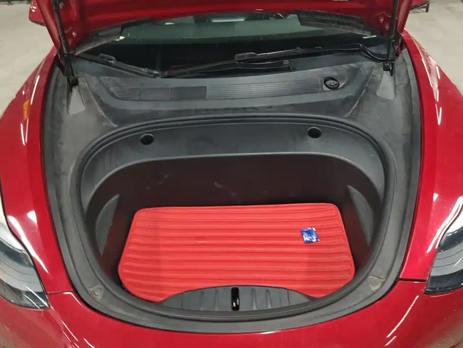 Tesla Model 3 — миниатюра 10