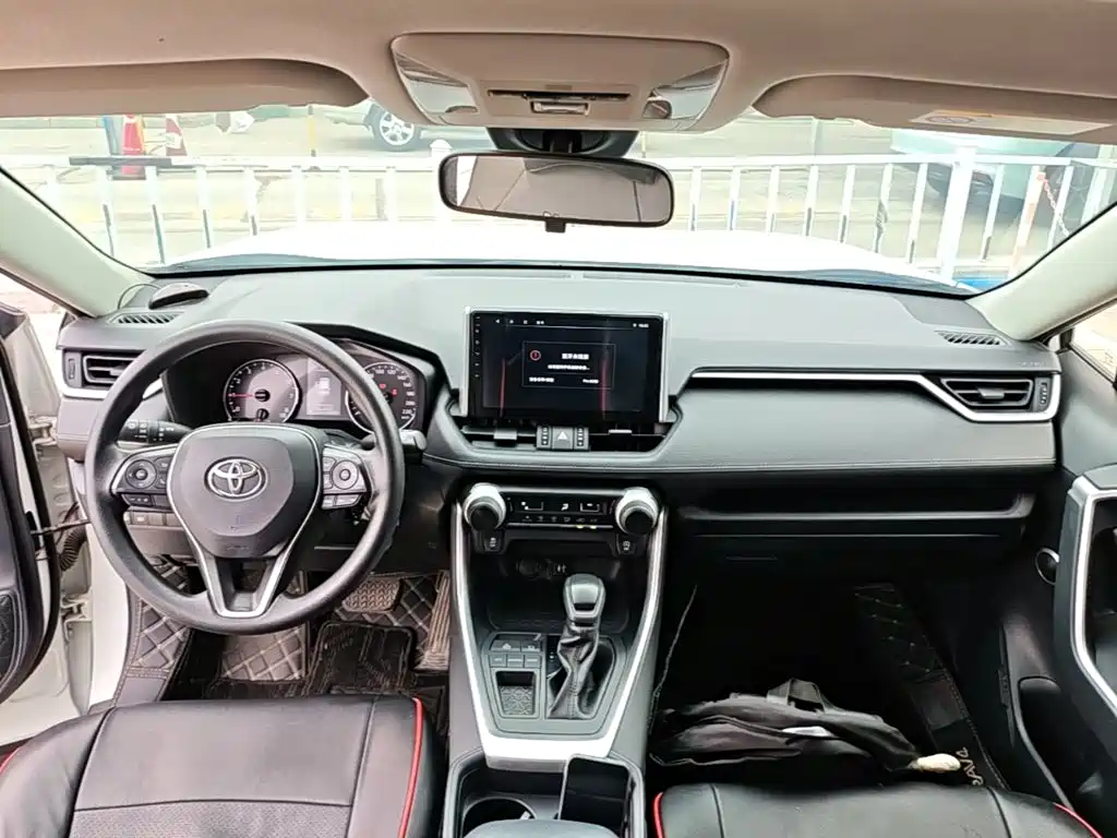 Toyota RAV4 — миниатюра 10